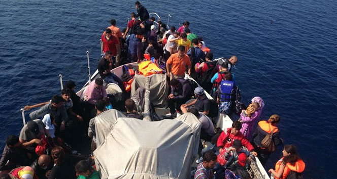 Sığınmacılar tekbir getirerek Yunanistana gitti