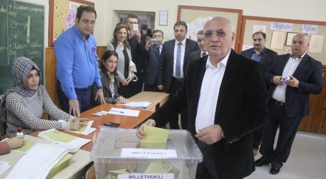 AK Parti Milletvekili Aday Mustafa Elita Oyunu Kulland