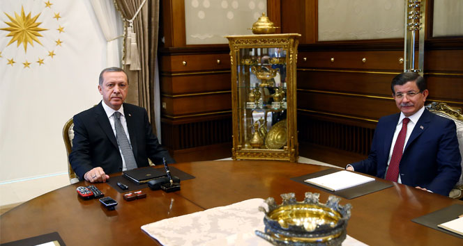 Başbakan Davutoğlu istifasını sundu