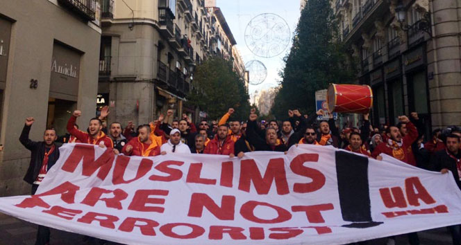 Galatasaray taraftarndan dnyaya mesaj