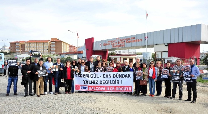 Can Dündar Ve Erdem Gül'e İzmir'den Ziyaret