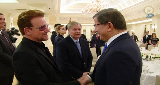 U2nun solisti Bono : Trkiye dnyaya nezaket dersi verdi
