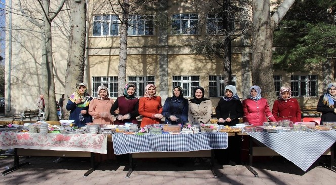 lahiyat Fakltesi rencilerinden Anlaml Kermes