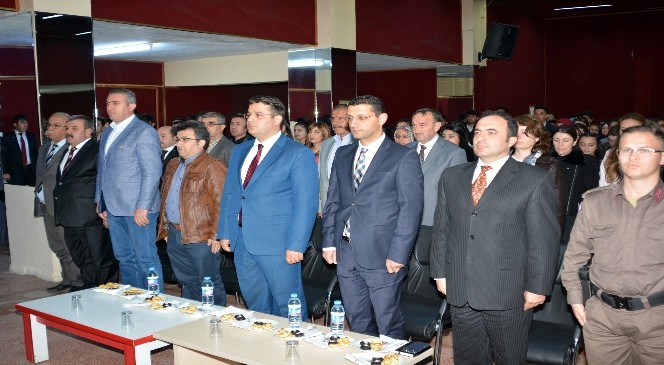 Pnarba'da 'bir Abide ahsiyet Mehmet Akif' Tiyatro Gsterisi lgi Toplad