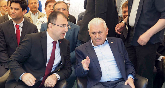 Binali Yıldırım: Türk milletiyiz ve bununla gurur duyuyoruz