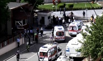 Gaziantepte bomba yüklü araç patlatıldı: 2 polis şehit, 23 yaralı
