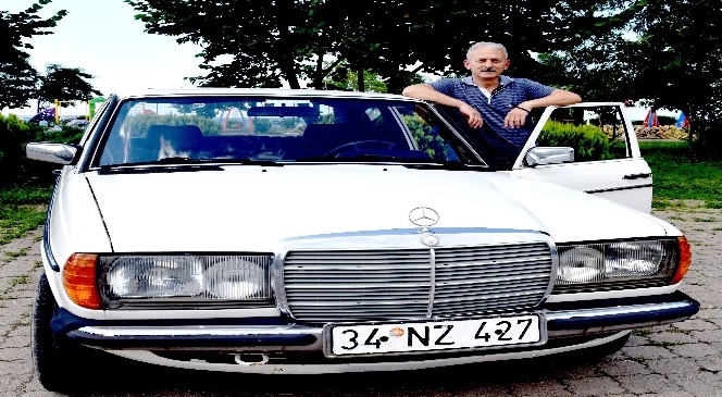 Kemal Sunal’ın Mercedesi’ne gözü gibi bakıyor