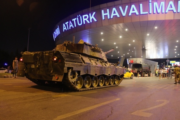 İstanbul’da vatandaşlar sokaklara döküldü