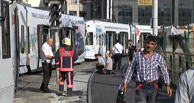 İstanbulda tramvay raydan çıktı, seferler durduruldu İstanbulda tramvay raydan çıktı, seferler durduruldu