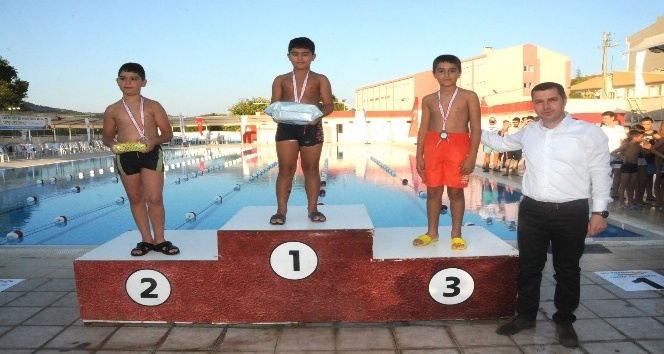 Çan yüzme yarışmalarında muhteşem final