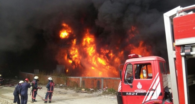 Son dakika! İstanbulda büyük yangın! Olay yerinden ilk görüntüler
