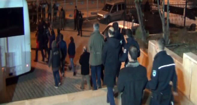 Mardinde 17 belediye yöneticisi tutuklandı