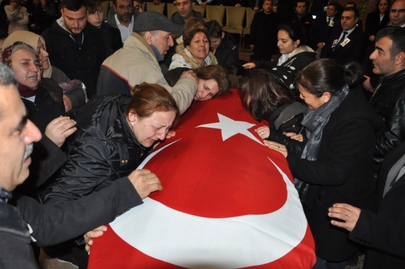 İzmir şehitleri son yolculuğuna uğurlandı