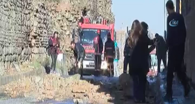 Son dakika haberleri! İstanbulda tarihi surlar çöktü
