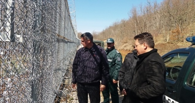 Bulgaristandan Türkiye sınırına 270 kilometrelik tel örgü