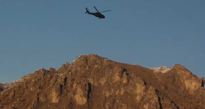 Tuncelide helikopter düştü!