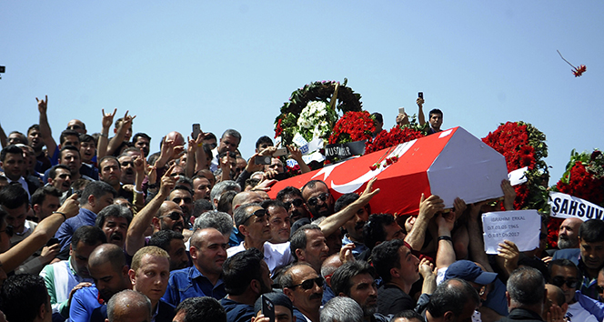 Binlerce kişi İbrahim Erkalı son yolculuğuna uğurladı