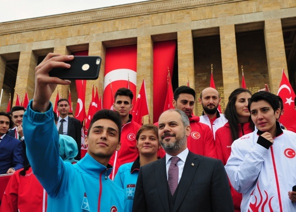 Gençler Ata’nın huzurunda