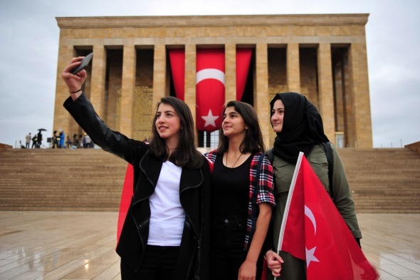 Gençler Ata’nın huzurunda