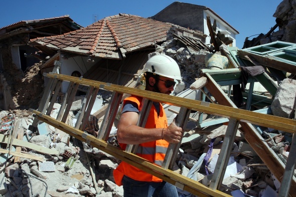 Depremin vurduğu Midilli'de yıkımın boyutu