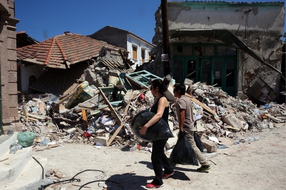 Depremin vurduğu Midilli'de yıkımın boyutu