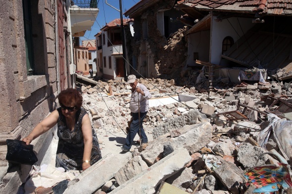 Depremin vurduğu Midilli'de yıkımın boyutu