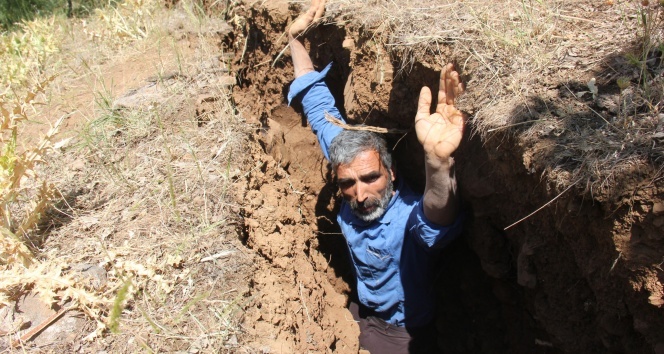 Bingölde insan boyunda esrarengiz yarıklar