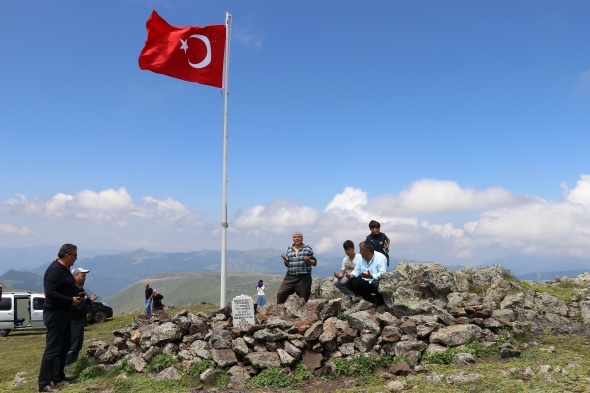 Bu caminin ne kubbesi ne çatısı var