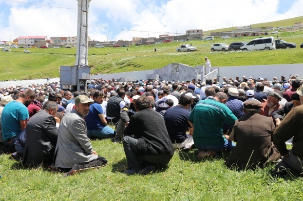 Bu caminin ne kubbesi ne çatısı var