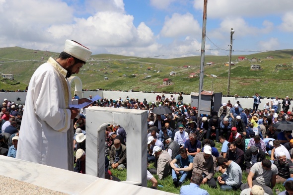 Bu caminin ne kubbesi ne çatısı var