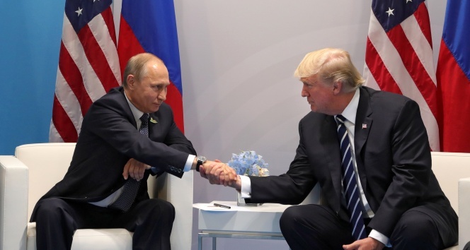 Trump ve Putin ilk kez bir araya geldi