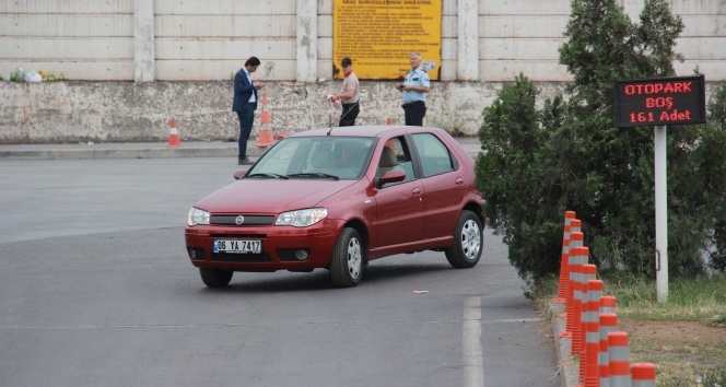 Otomobilin altından bomba düzeneği çıktı