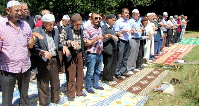 Bu köylüler 600 yıldır yağmur duasına çıkıyor
