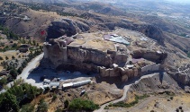 Harput Kalesi, tarihe ışık tutuyor