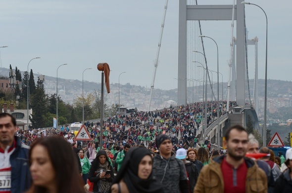 Vodafone 39. İstanbul Maratonu'nda renkli görüntüler oluştu