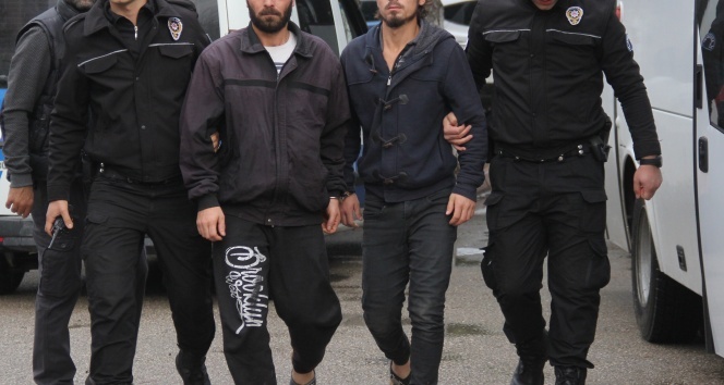 İstanbulda 5i Türk 82 DEAŞlı yakalandı