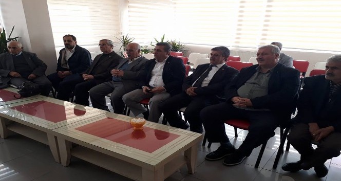 ‘Bir meslek bin umut’ ebru ve hat sanatı kursu açıldı
