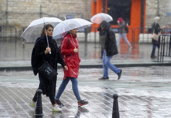 İstanbul’da sağanak yağış etkili oluyor