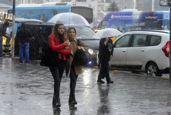 İstanbul’da sağanak yağış etkili oluyor