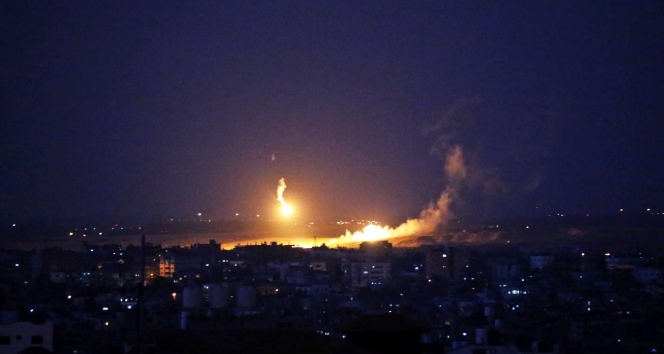 İsrail şafakta Gazzeyi bombaladı