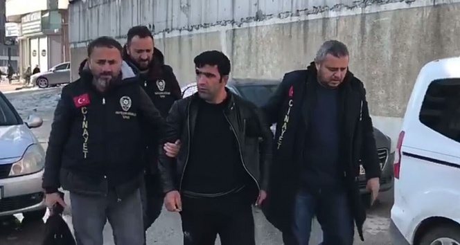 Eşini Sokak Ortasında Darp Eden Adam...