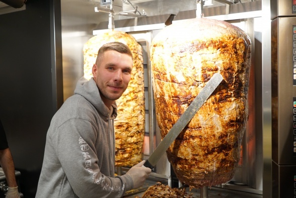 Eski futbolcu Lukas Podolski dönerci açtı