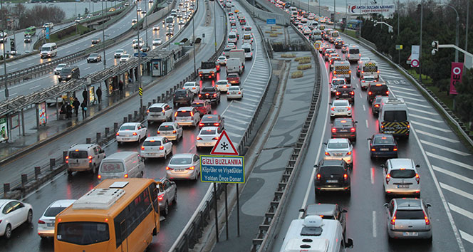 İstanbulda trafik yoğunluğu yüzde 80lere çıktı