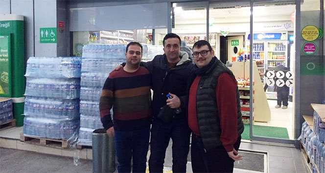 Gazeteci iş yerinde unutulan 36 bin TLyi sahibine teslim etti