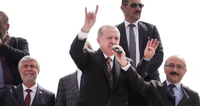 Cumhurbaşkanı Erdoğandan Bozkurt işareti