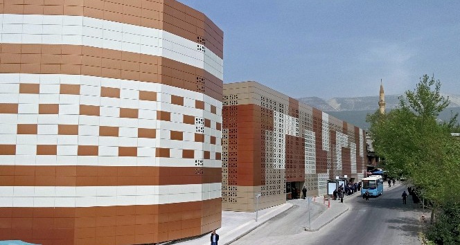Çok katlı otopark araç kabulüne başladı