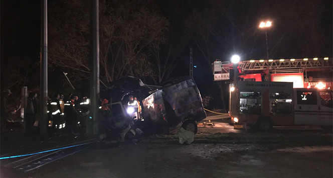 Mültecilerin bulunduğu araç kaza yaptı: 17 ölü