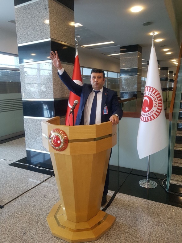 Bir döneme damgasını vuran partinin başkanı hızlı tren şantiyesinde çalışıyor