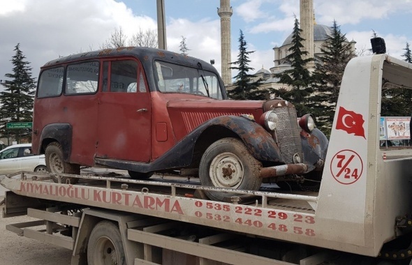 Eskiden ambulans olarak kullanılıyordu bakın 1949 model araç bugün kaç paraya satıldı?