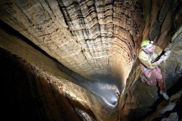 Rusya dünyanın en derin mağarasına indi